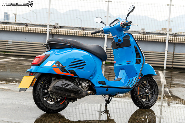 點我看大圖 Vespa GTS 300 Super Sport 從容穿梭 自在馳騁|老偉士的靈魂、新世代的進化!