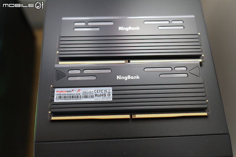 點我看大圖 開箱 M-Die 金百達 Kingbank 大容量高馬甲雙參數 D5-8000 星刃黑
