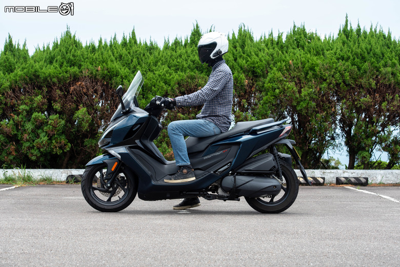 KYMCO DOWNTOWN GT350 試乘｜超乎預期的運動性、全方位黃牌大羊！