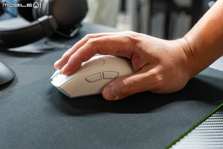 Razer DeathAdder V4 Pro 開箱試用 頂尖電競滑鼠性能再創顛峰之作