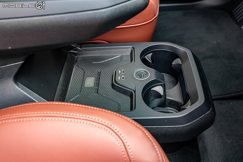 BMW 小改款 iX xDrive45 M Sport 試駕|霸氣更增、續航更長的純電旗艦!