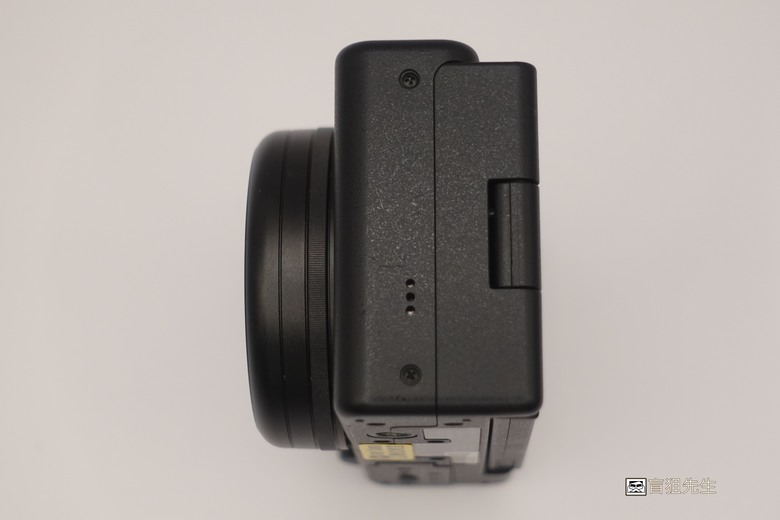 【盲狙先生傳124】SONY ZV-1 & ZV-1M2 | ❤️旅人的觀景小列車❤️ 輕巧方便的旅拍\生活紀錄vLog機，只能二選一你的決定?