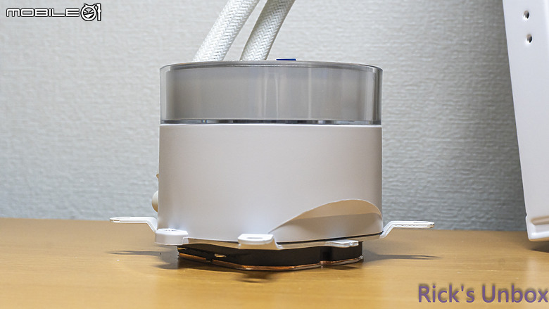 點我看大圖 【開箱】連水冷都有三模連線 | LIAN LI HydroShift II LCD-C 360CL WHITE