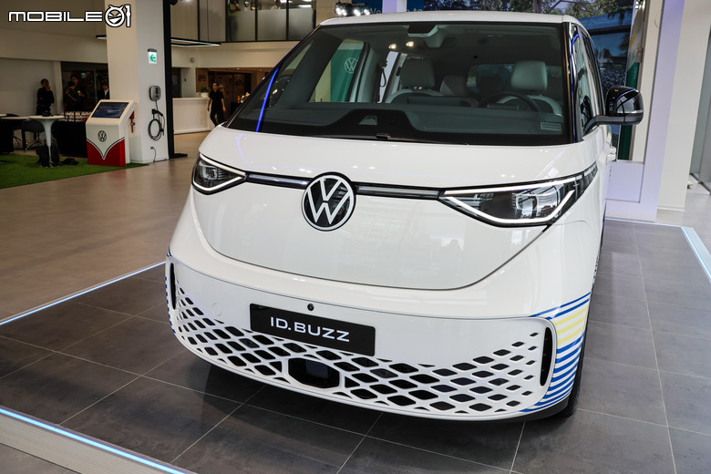 福斯商旅 ID.Buzz 長軸六人座車型正式上市|第二排獨立座椅配置、建議售價248.6萬元!