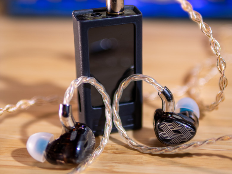 FIIO AK17 vs QX13 旗艦小尾巴對比