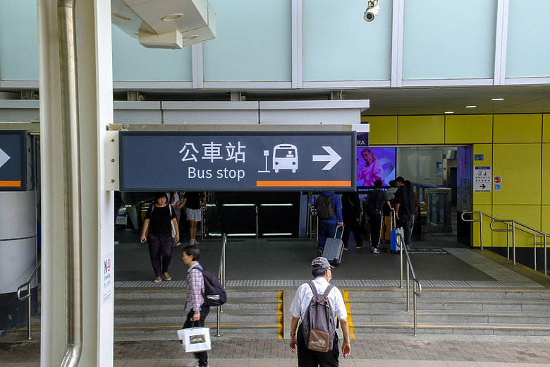 高雄新火車站、美麗島捷運站、東港海味與街頭攝影旅拍 - 使用X-PRO2相機與蔡司 Touit 鏡頭
