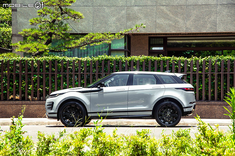 Range Rover Evoque 新年式試駕|新增「都會魅影版」,黑化套裝一次奉上!