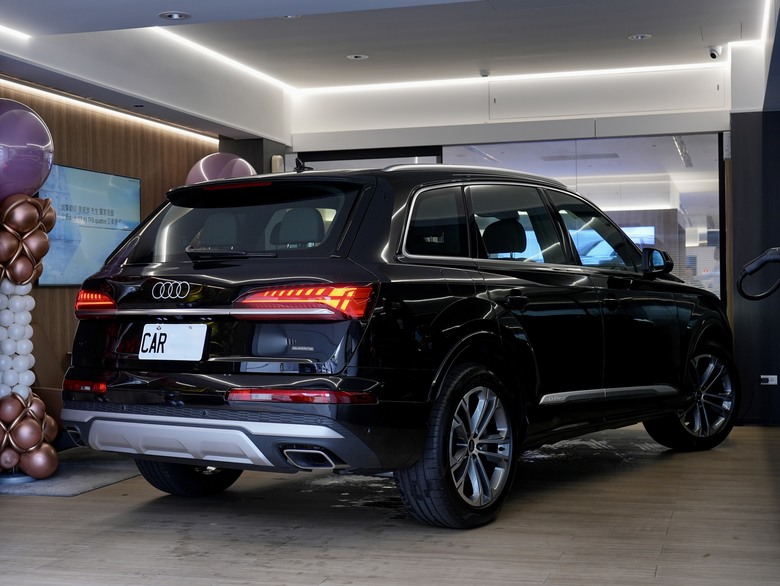 交車照片分享｜Q7 45 TFSI quattro｜金屬神迷黑 Mythos Black 0E