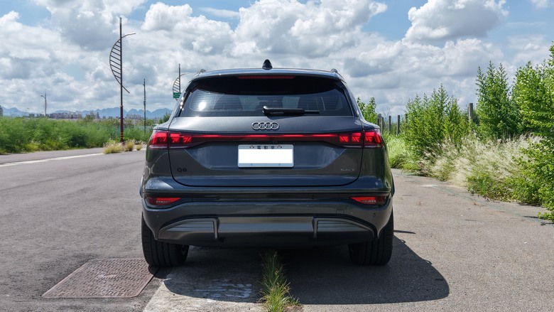 Q6 e-tron quattro S-line w/ Daytona Grey