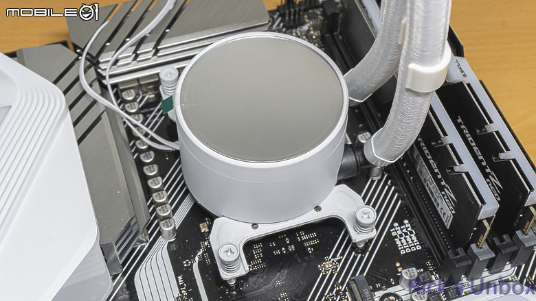 點我看大圖 【開箱】全漢首款一體式水冷 | FSP AE36 WHITE