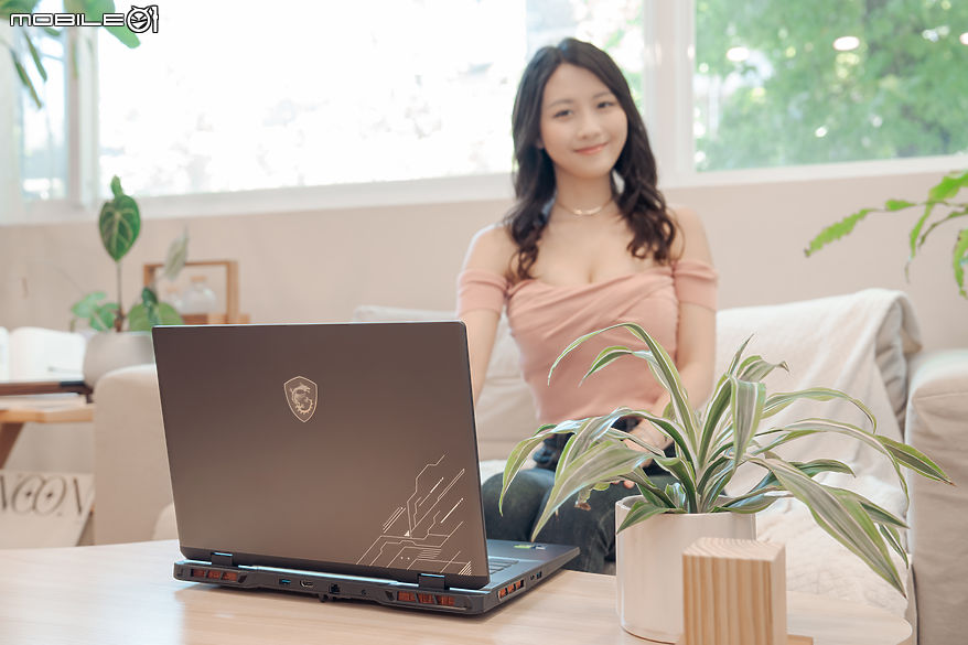 點我看大圖 MSI Crosshair 17 HX AI 測試報告|向旗艦效能靠齊的誠意電競之作