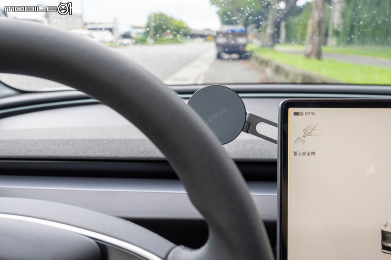 交車後才是入坑的開始！陳家小白 Model 3 的保險／隔熱紙選擇、還有 JOWUA 大全配件入手心得