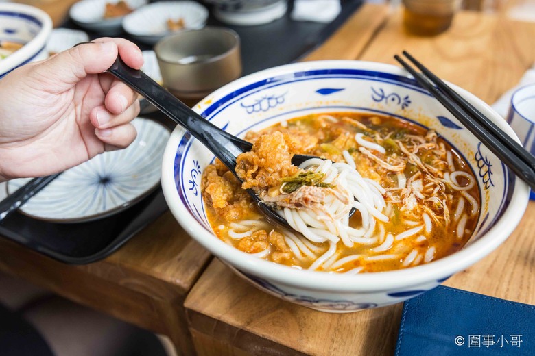 宜蘭羅東美食推薦-甩壹碗雲南米線專賣店，十幾種佐料任你加，老闆記憶裡的雲南米線就要這樣吃才好吃！！！