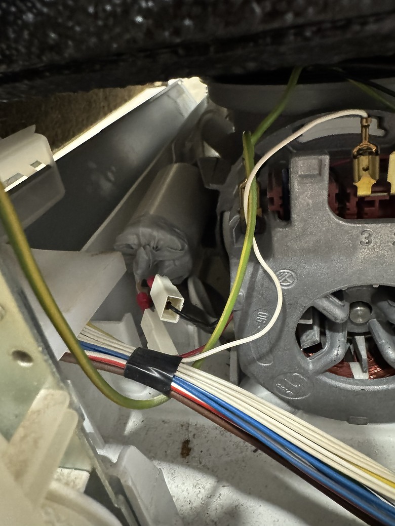 點我看大圖 DIY維修 Bosch 老洗碗機 SGS55E02TC/82 有進水會排水 但是沒有啟動清洗 不噴水 時間會跑