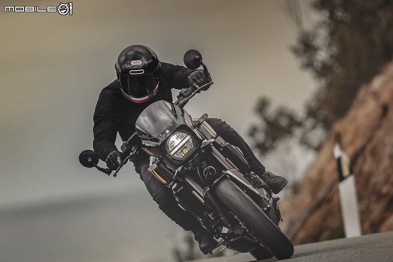 SUZUKI全新8T、8TT正式亮相!並雙平台復古車型發表!