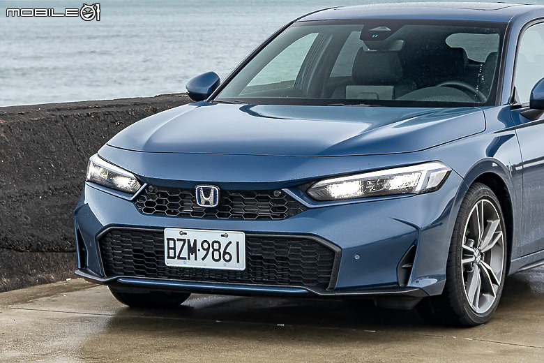 Honda 小改款 Civic e:HEV 試駕｜輕快好開又省油，均衡操控沒話說！
