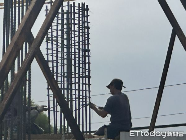 地產30年老將嚇壞，200戶社區要交屋「170戶等貸款」
