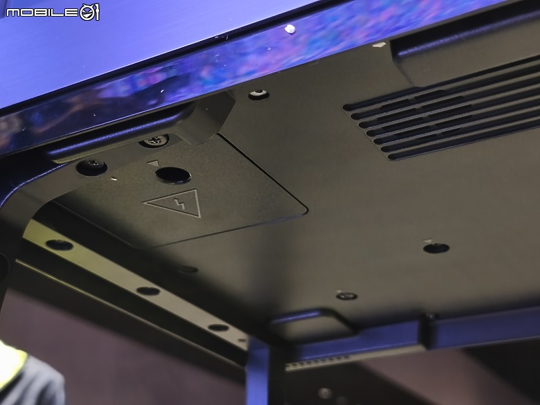 點我看大圖 【 體驗會實況 】LG 以透明面板 「SINGNATURE OLED T」旗艦機種領軍,展現顯示器產品未來的嶄新風貌!