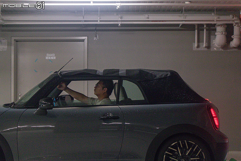MINI Cooper Cabrio S 試駕｜不只吃可愛長大，還有變身帥氣的上空魅力！