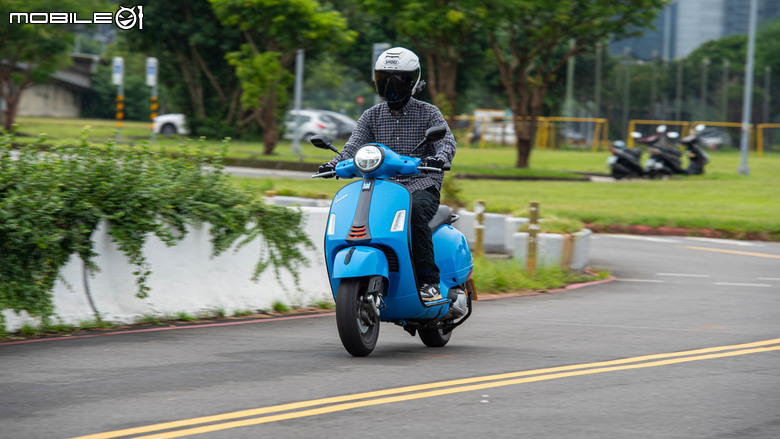 Vespa GTS 300 Super Sport 從容穿梭 自在馳騁|老偉士的靈魂、新世代的進化!