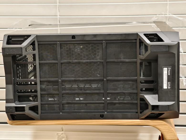 (舊殼開箱) 主打高風量的散熱布局，Fractal Design Torrent Compact & Nano開箱試用