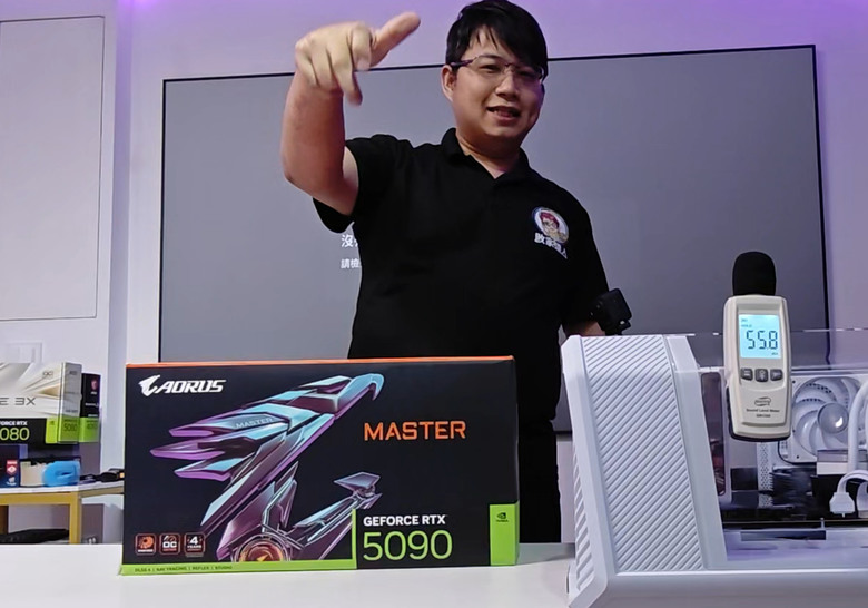 德亞啟動!7萬6技嘉5090 MASTER超級雕開箱！RGB顯卡螢幕、雙BIOS 效能、溫度、風扇噪音簡易實測。