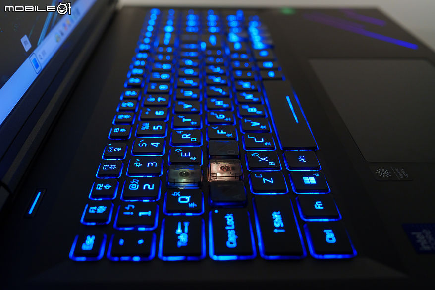 Acer Predator Helios 18 AI 測試報告｜旗艦掠奪者滿血回歸