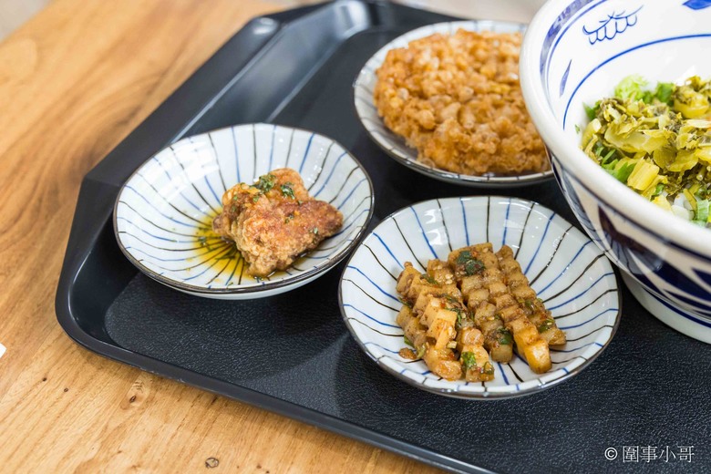 宜蘭羅東美食推薦-甩壹碗雲南米線專賣店，十幾種佐料任你加，老闆記憶裡的雲南米線就要這樣吃才好吃！！！