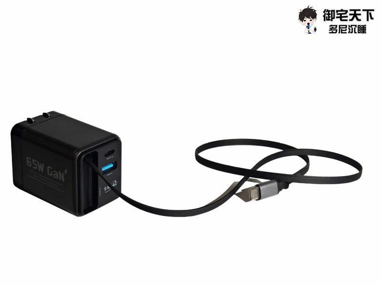開箱|【E-books】GaN 氮化鎵 65W 極速充電器 - USB-C 伸縮線設計,一顆搞定 3 台設備充電需求!