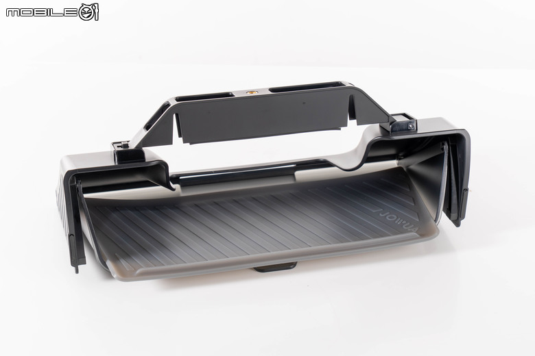 交車後才是入坑的開始！陳家小白 Model 3 的保險／隔熱紙選擇、還有 JOWUA 大全配件入手心得