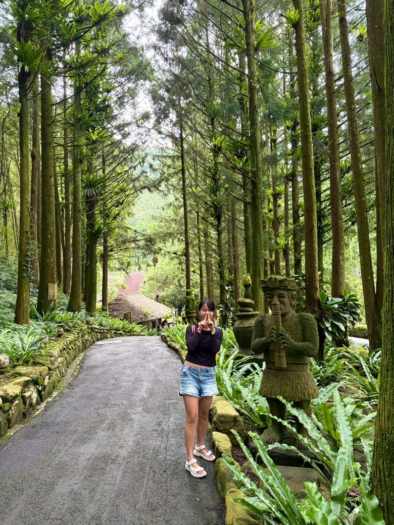 去日月潭搭纜車順便玩了九族文化村,夏天園內超涼的