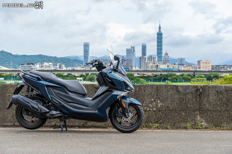 點我看大圖 KYMCO DOWNTOWN GT350 試乘|超乎預期的運動性、全方位黃牌大羊!