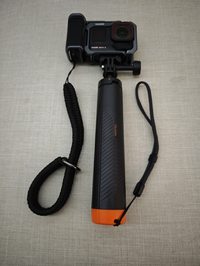 可供Insta360 Ace Pro 2使用的TELESIN浮力三腳架自拍桿開箱分享