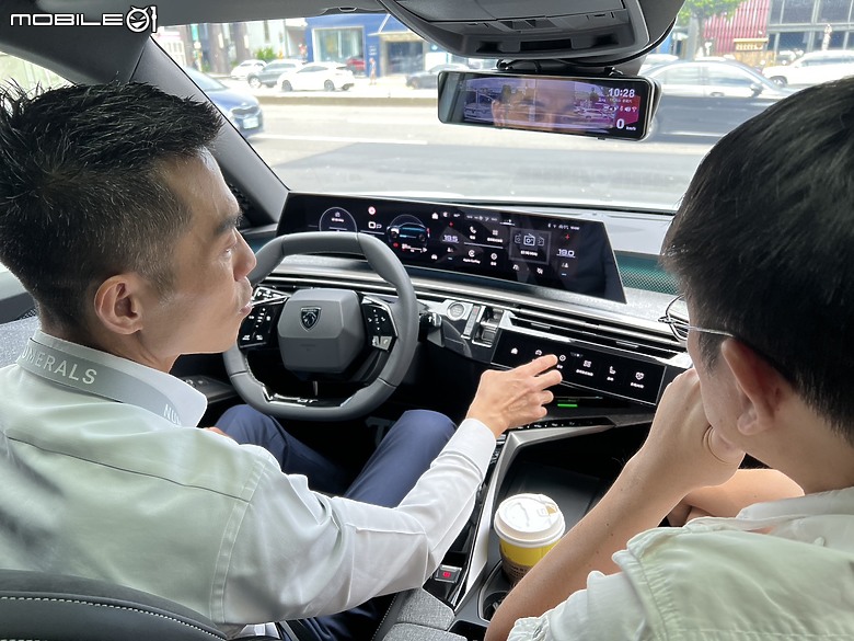 開箱 Peugeot 3008 P2 Hybrid GT Cielo