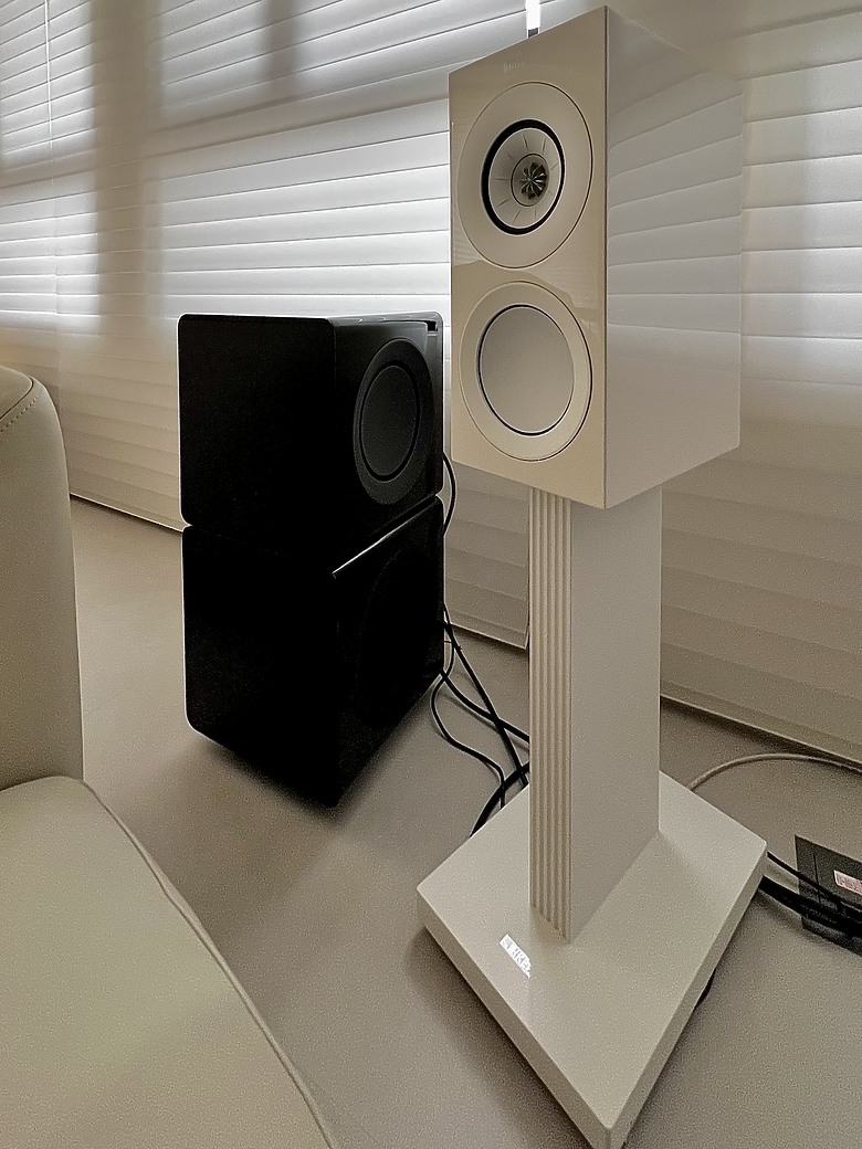 點我看大圖 如「烏托邦」的精品StormAudio風暴/KEF 5.2.6客廳劇院