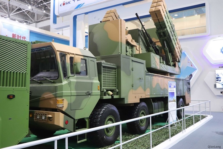 看看中國的野戰放空武器，用無人機去打巨人？？