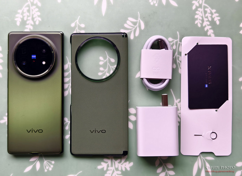 (chujy) vivo X Fold5 開箱體驗:輕薄大螢幕摺疊旗艦的全方位進化