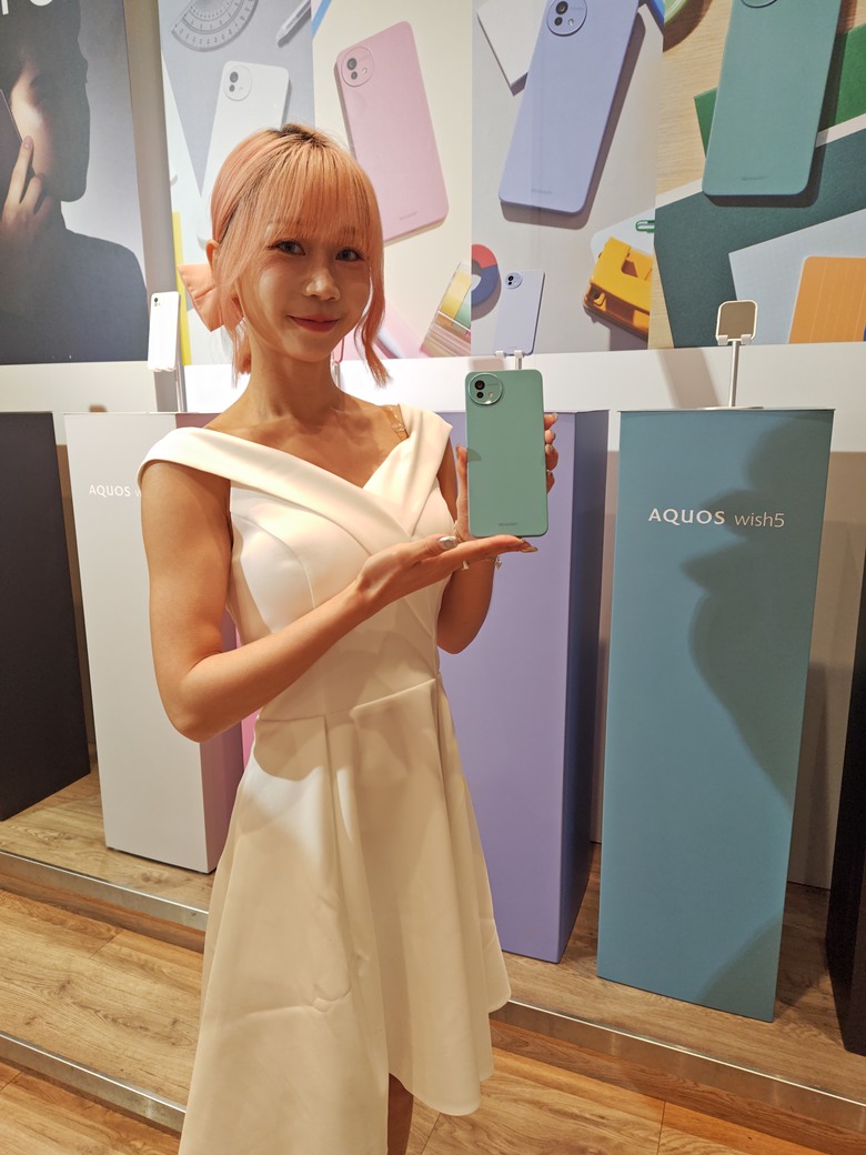 點我看大圖 AQUOS R10 輕旗艦明天發售