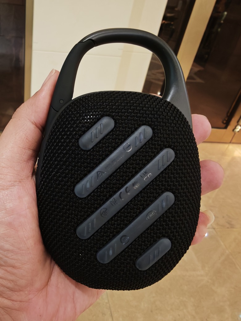 JBL Clip 5 IP67防水防塵藍牙音箱 - 跑來關島開箱分享