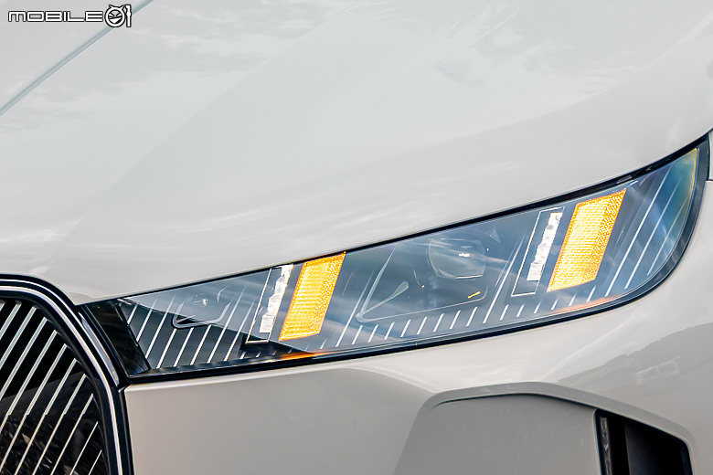 BMW 小改款 iX xDrive45 M Sport 試駕｜霸氣更增、續航更長的純電旗艦！