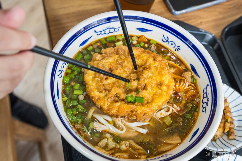 宜蘭羅東美食推薦-甩壹碗雲南米線專賣店，十幾種佐料任你加，老闆記憶裡的雲南米線就要這樣吃才好吃！！！
