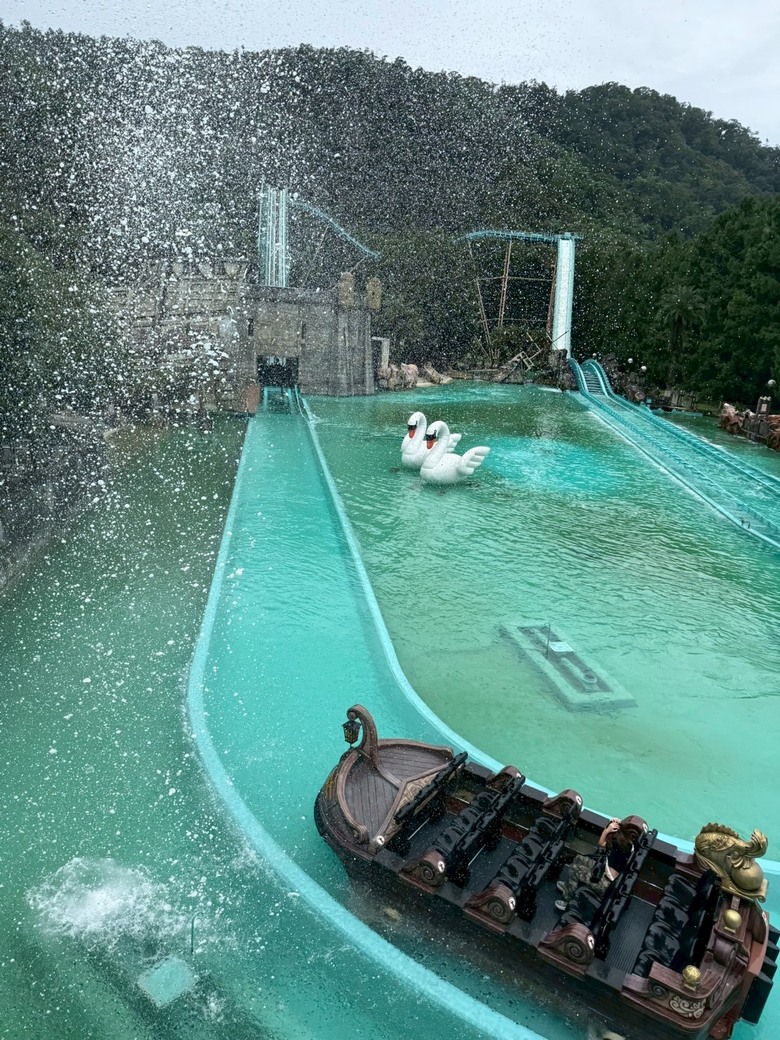 去日月潭搭纜車順便玩了九族文化村,夏天園內超涼的
