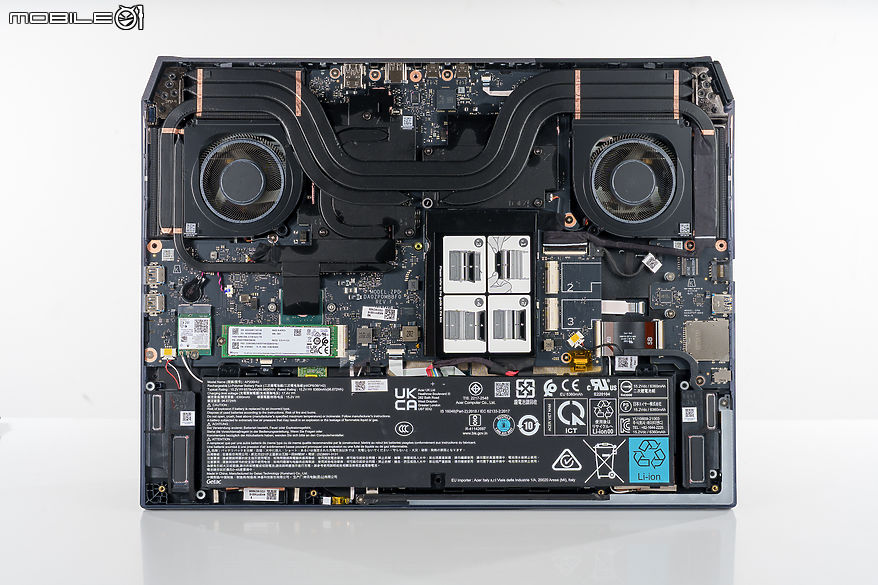 Acer Predator Helios 18 AI 測試報告｜旗艦掠奪者滿血回歸