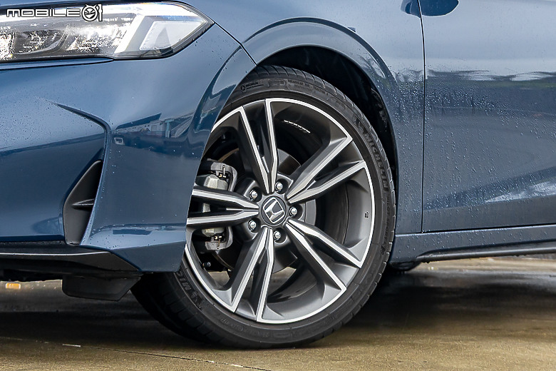 Honda 小改款 Civic e:HEV 試駕｜輕快好開又省油，均衡操控沒話說！