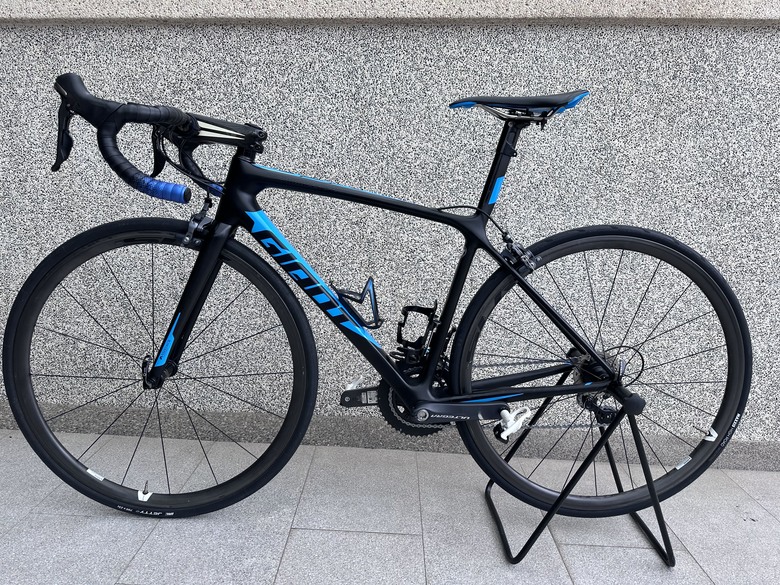 身分不明，有神人可以介紹一下這台車嗎？