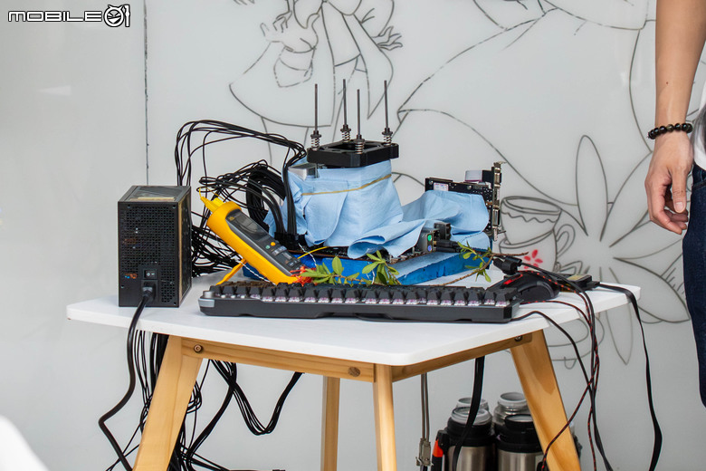 【活動體驗】Mobile01 x 微星 EZ DIY PC 組裝體驗會 體驗 DIY 組裝樂趣／液態氮超頻 還有專業小姐姐指導