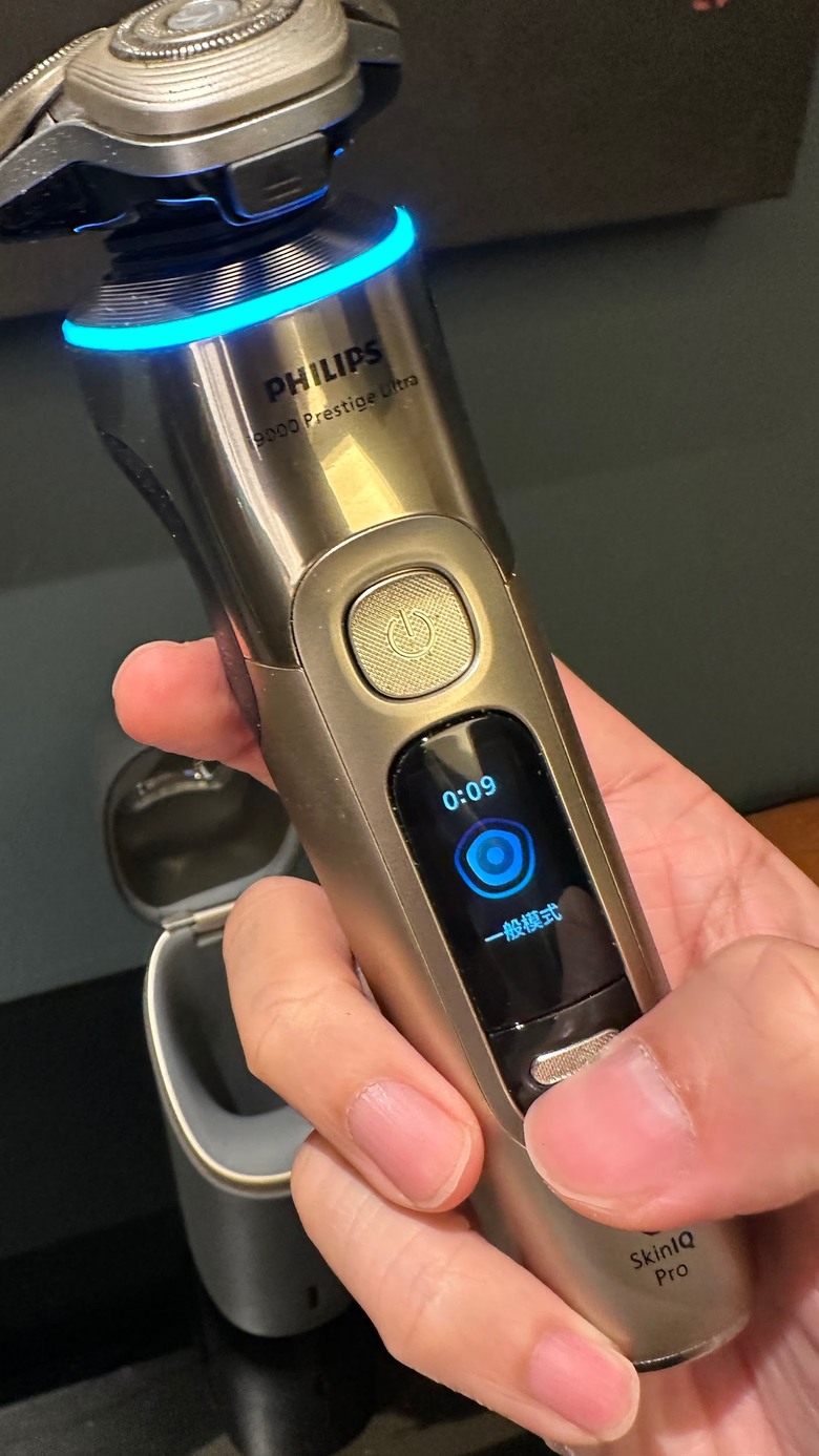 （開箱）PHILIPS XP9000系列旗艦電鬍刀的個人心得（文長）