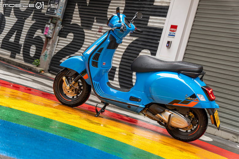點我看大圖 Vespa GTS 300 Super Sport 從容穿梭 自在馳騁|老偉士的靈魂、新世代的進化!