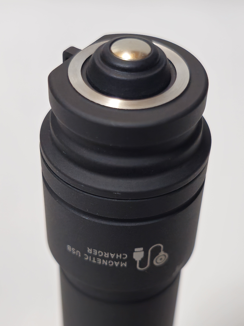 點我看大圖 加拿大 Armytek Viking Pro Max 戰術泛光手電筒開箱【2025最新版本】