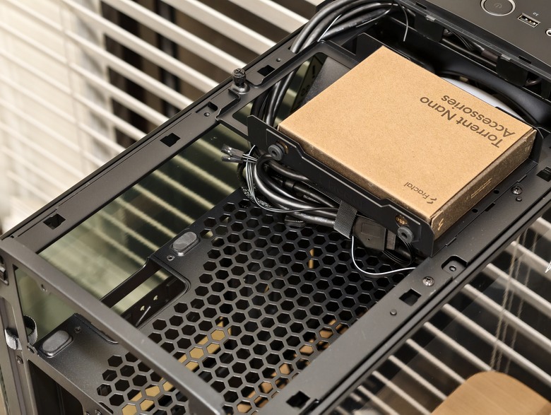 (舊殼開箱) 主打高風量的散熱布局，Fractal Design Torrent Compact & Nano開箱試用